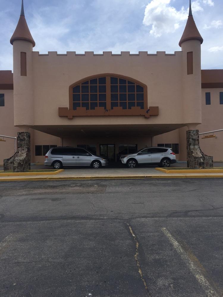 Camelot Inn Amarillo Bagian luar foto