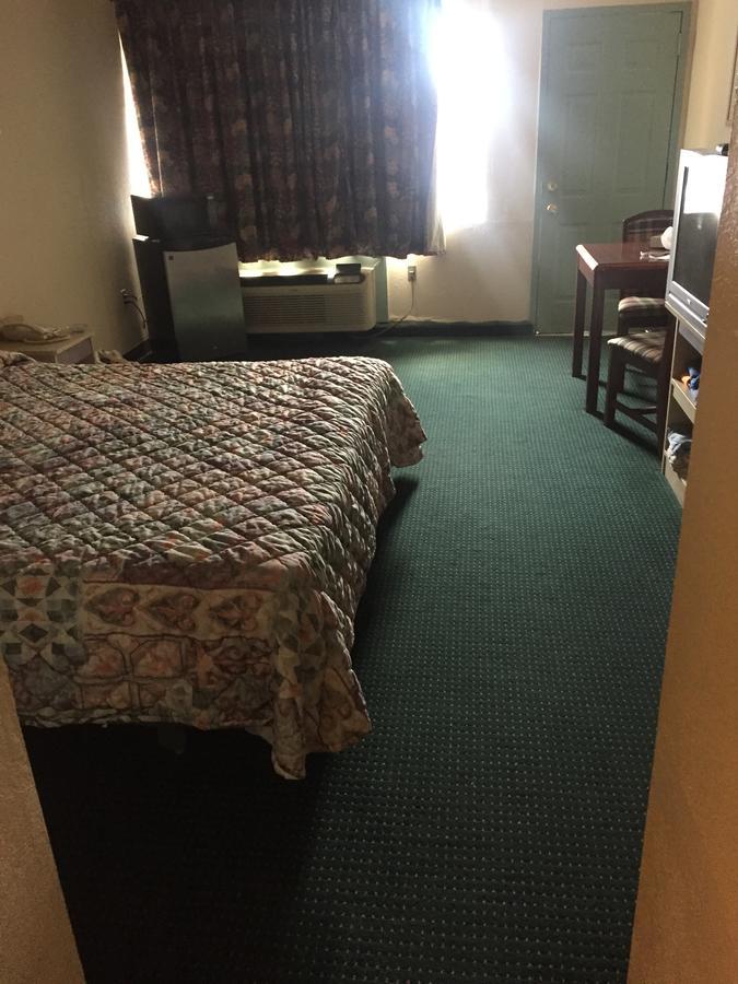 Camelot Inn Amarillo Bagian luar foto